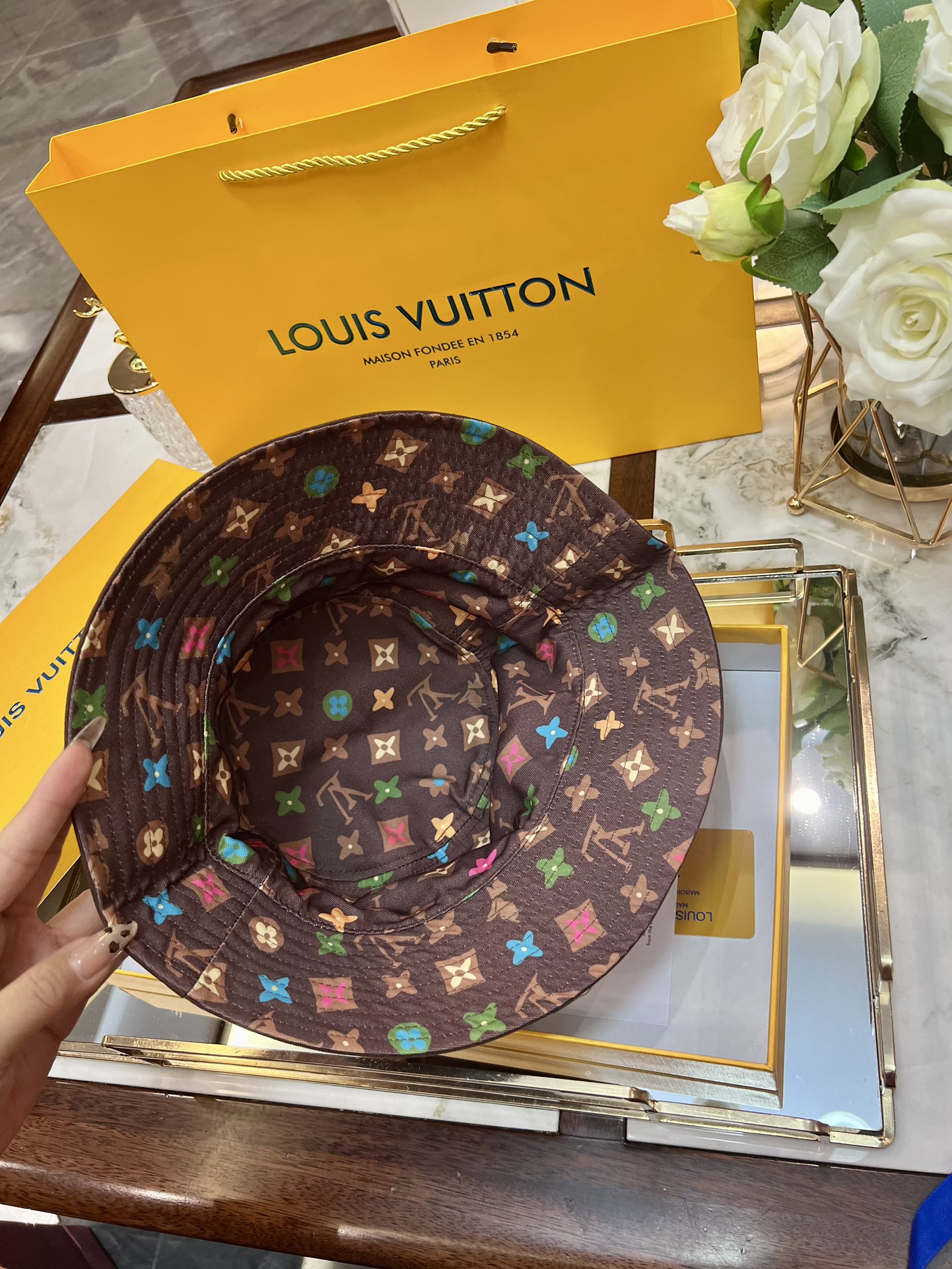 LV hat model 27